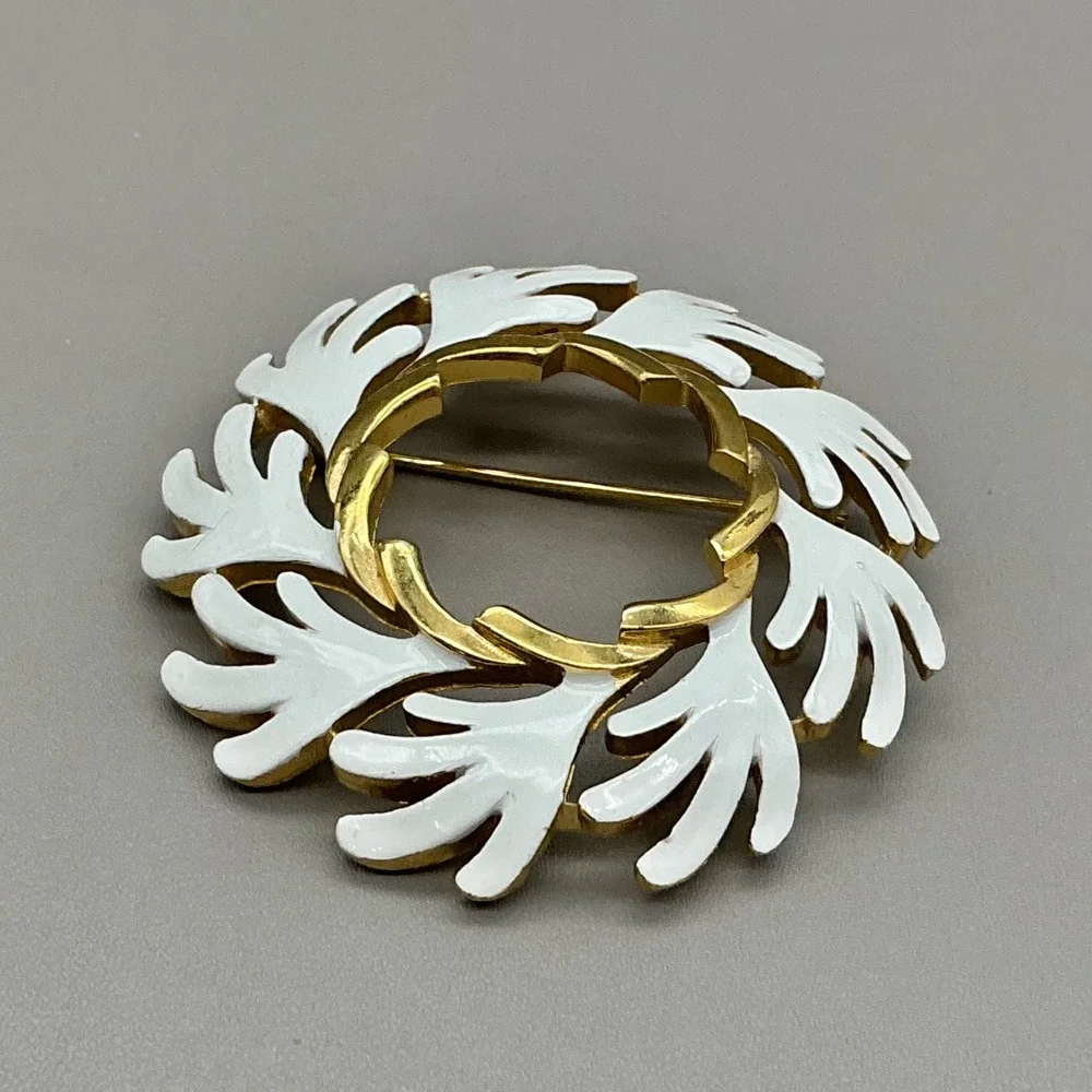 Trifari vintage crown